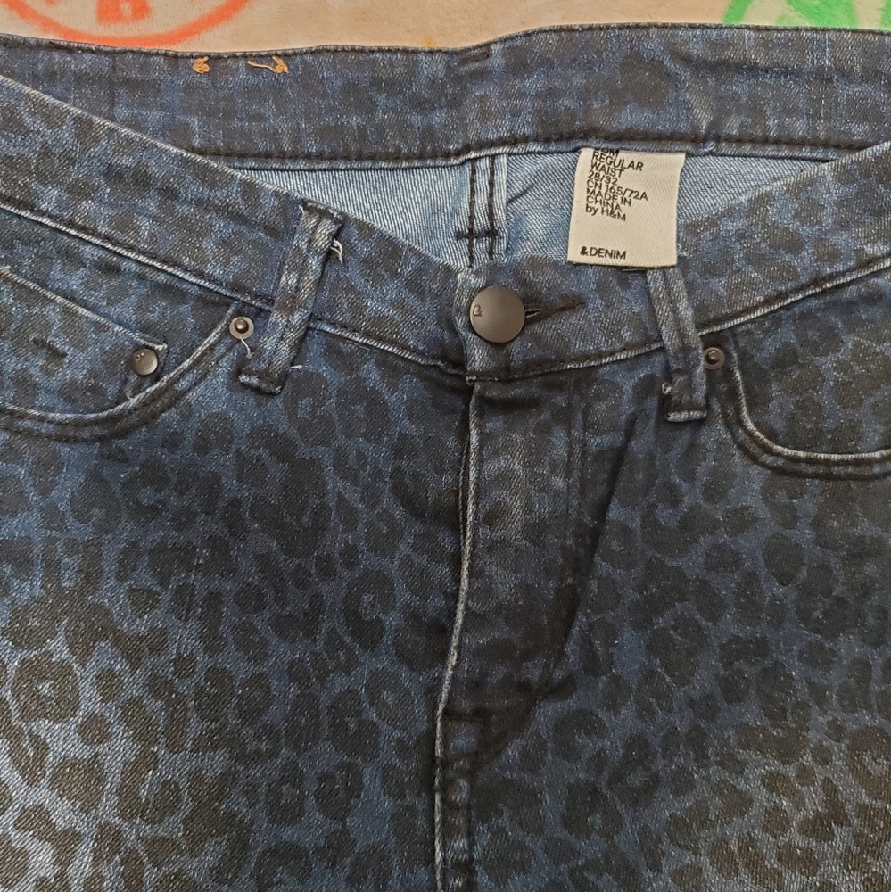 👖🐆 Cute leopard print jeans size 28